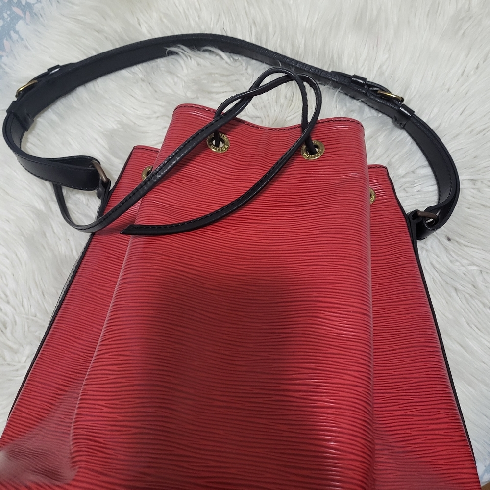 Louis Vuitton Epi Noe GM Bucket Bag Red/ Black - Picture 8 of 8